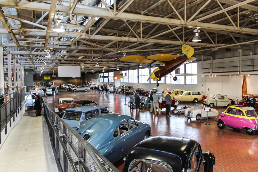 07 inside overview with airplane Lane Motor Museum
